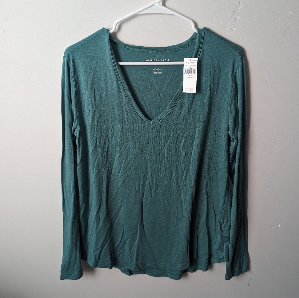 American Eagle Green Long Sleeve